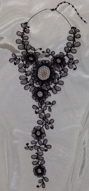 Large Chantilly Necklace